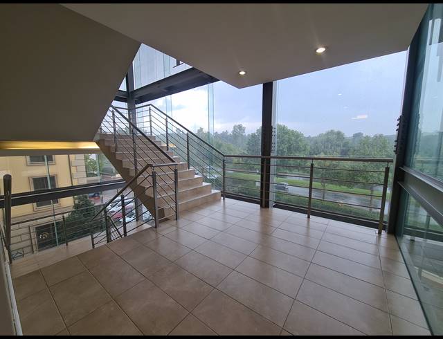 303M² OFFICE TO LET IN MAGALIESSIG